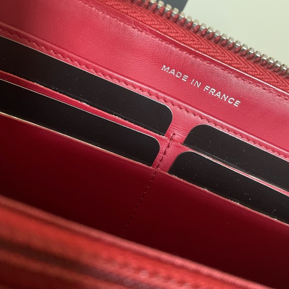 Authentic Chanel zippy caviar wallet - Picture 14 of 16